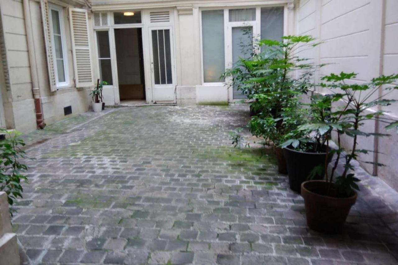 Very French Two Bedroom In The Heart Of París Exterior foto
